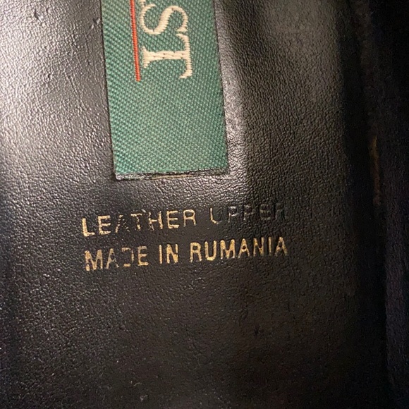 Feet First Shoes - Picture 6 of 6